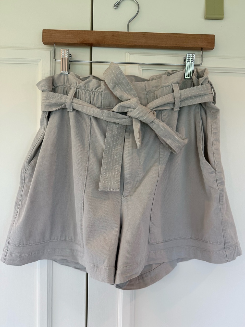 Banana Republic gray shorts with tie belt, size 12